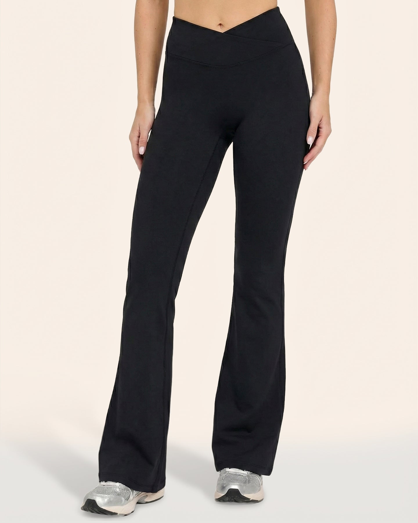 Model is 5'5" (168 cm) tall and wears size M